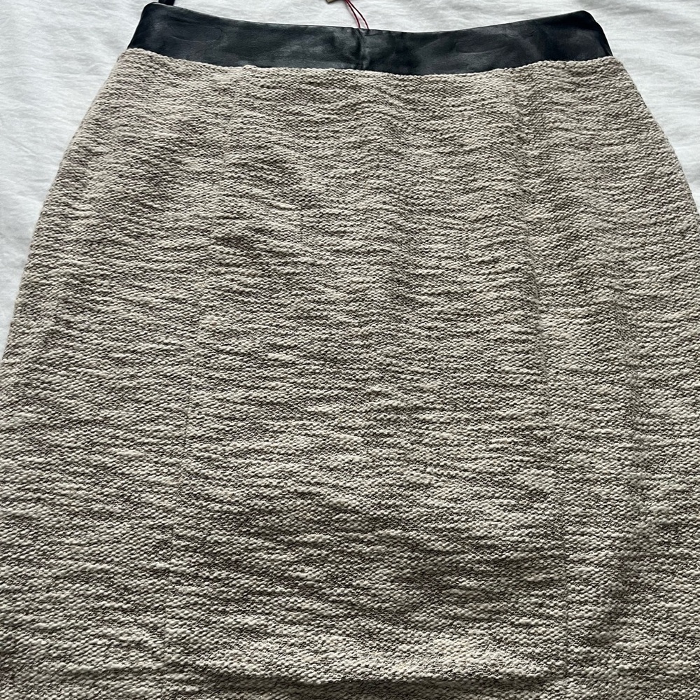 Banana republic tweed skirt with faux leather trim